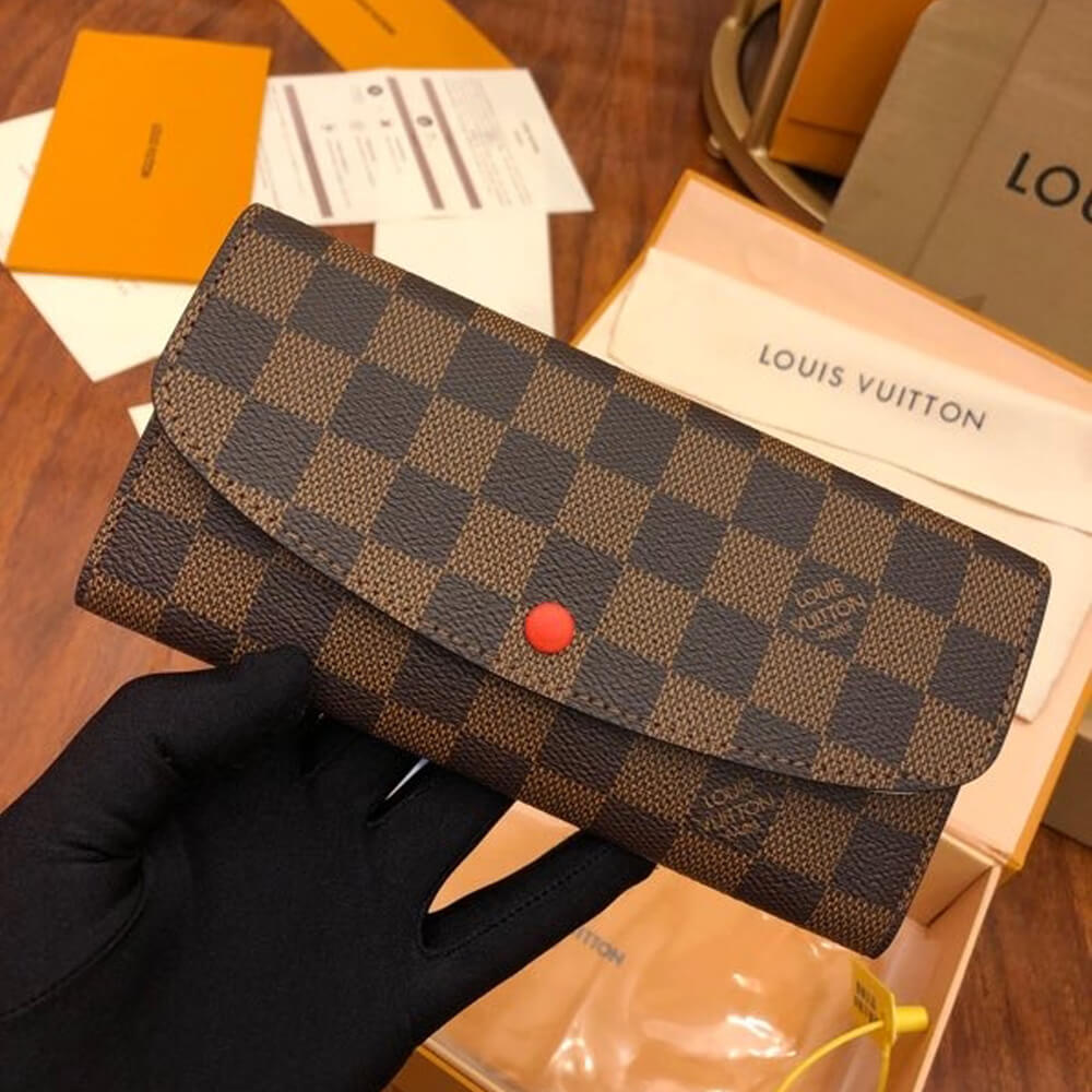 l**is V*t*n emilie wallet