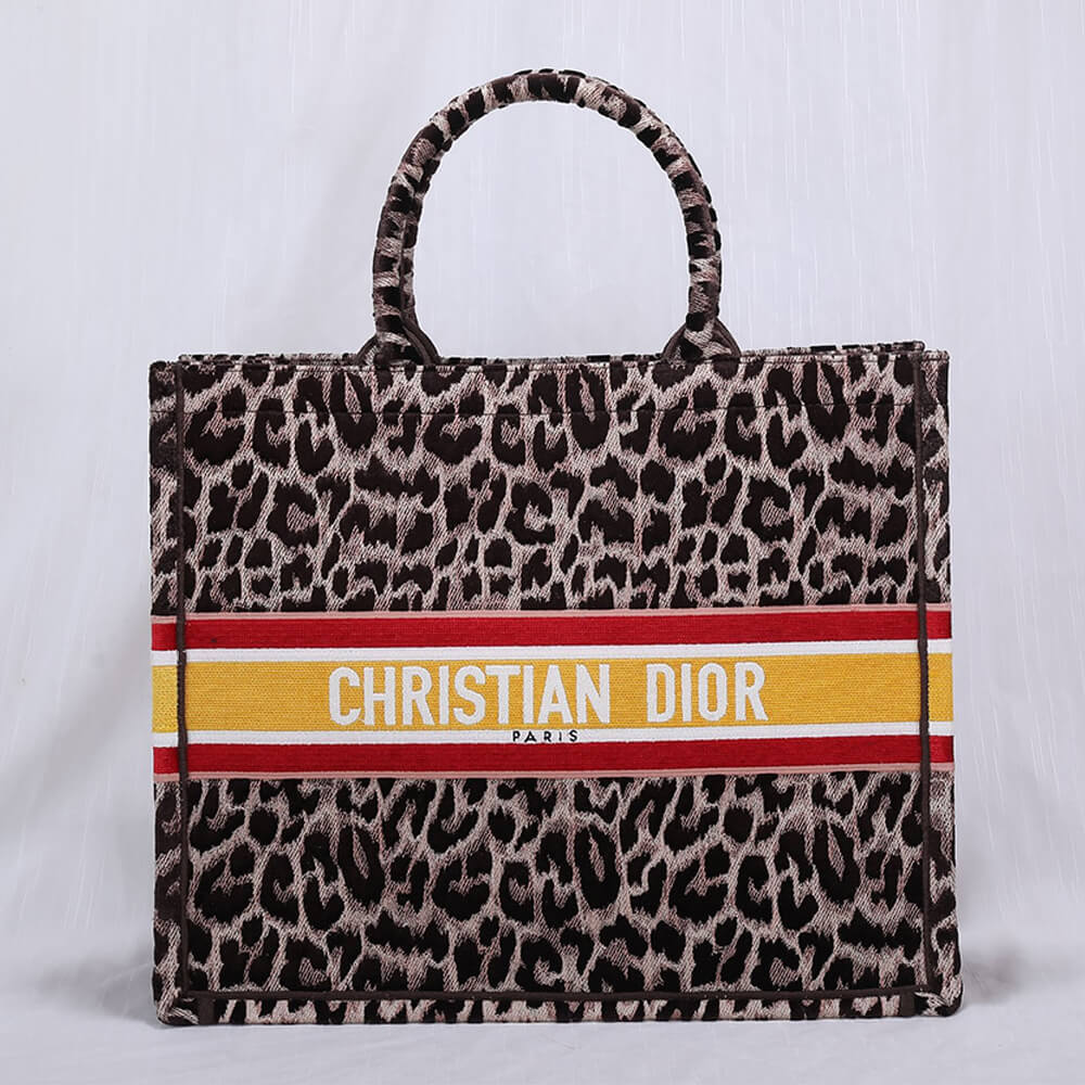 large D*or book tote