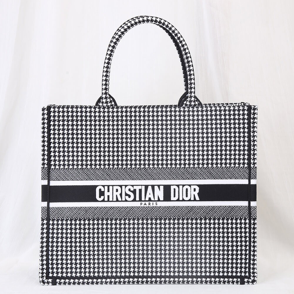 large D*or book tote