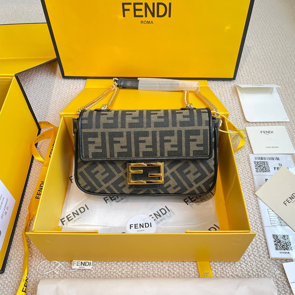 Fendi Baguette Chain Midi 