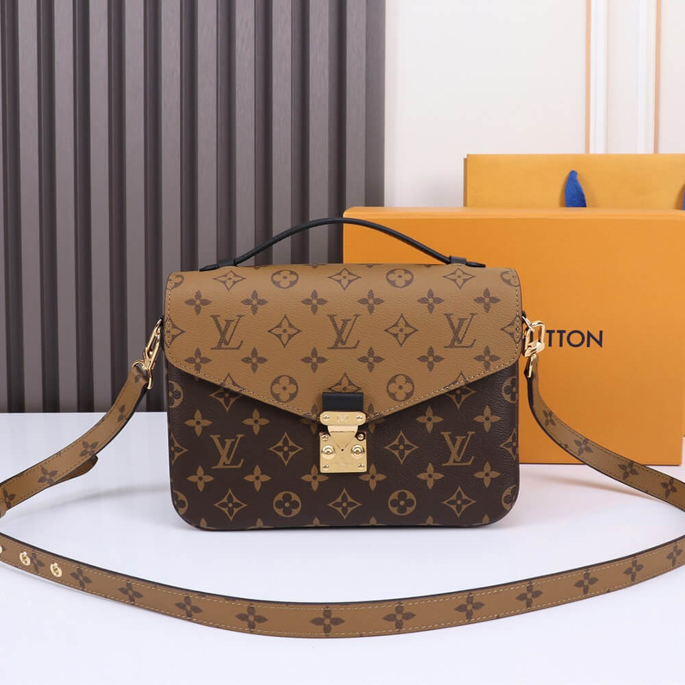 LV Pochette Métis 