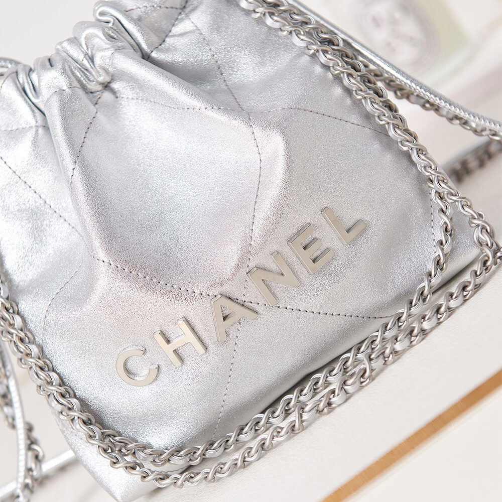 CHANEL 22 MINI HANDBAG 