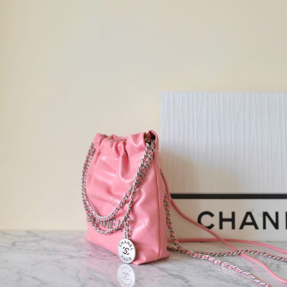 CHANEL 22 MINI HANDBAG 