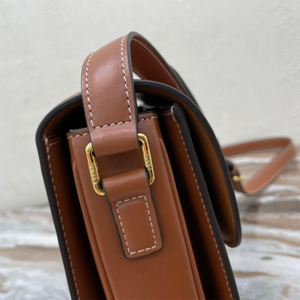 Ce**e classique triomphe bag in calfskin