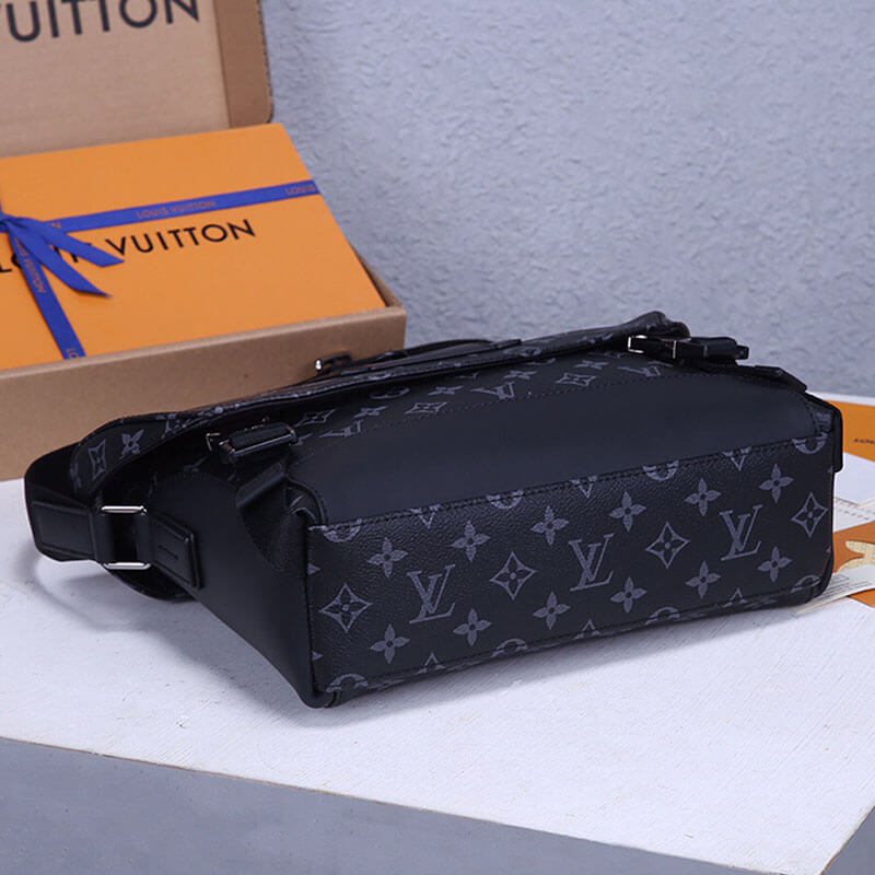 LV Messenger PM Voyager Bag 