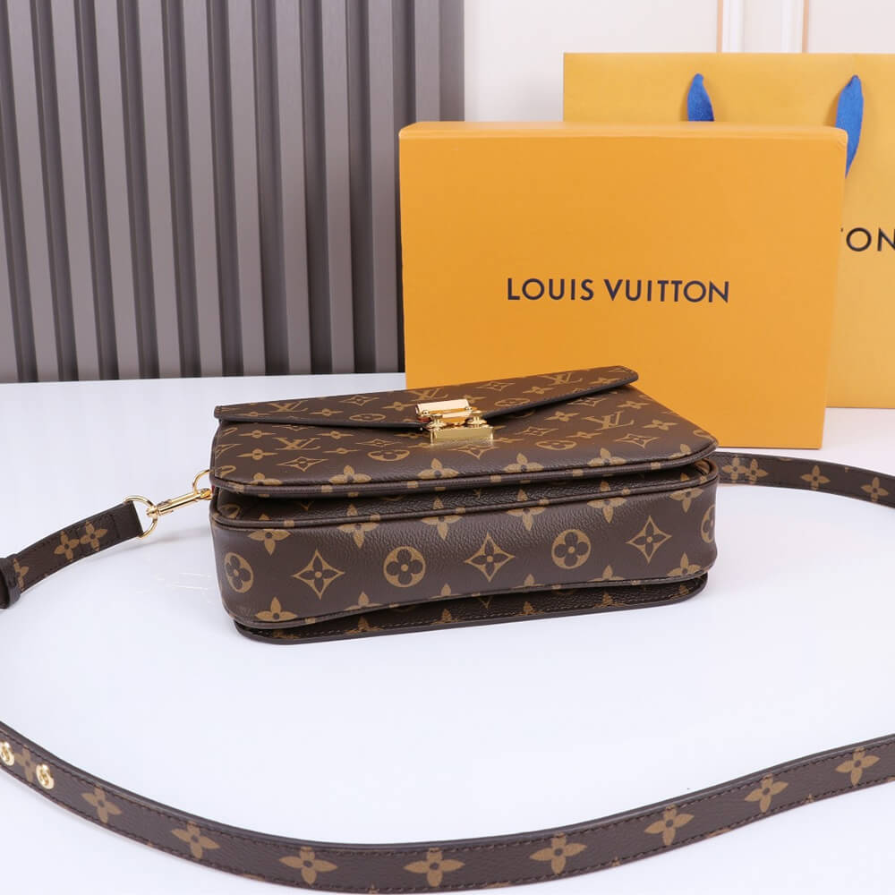 LV Pochette Métis 