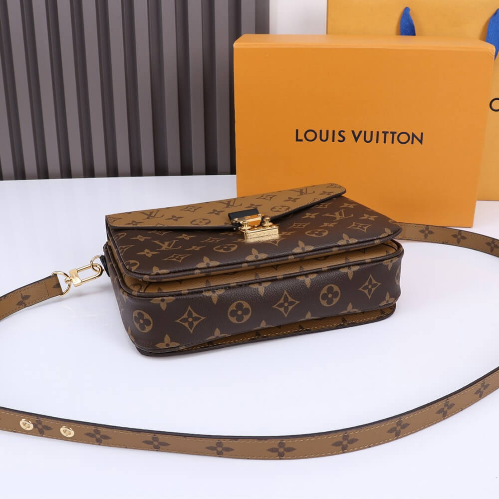 LV Pochette Métis 