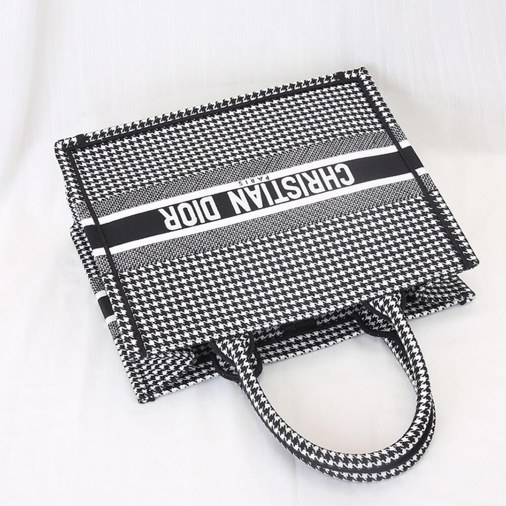 small D*or book tote