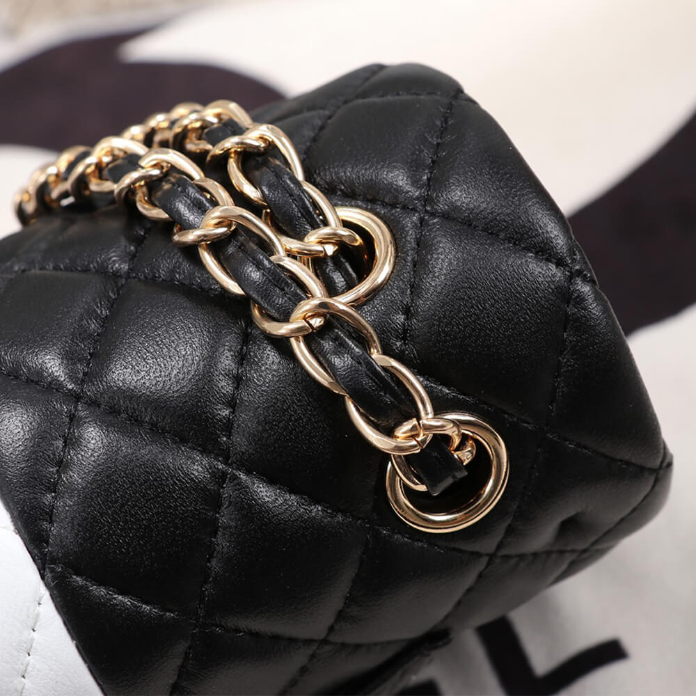 CHANEL CLASSIC HANDBAG 