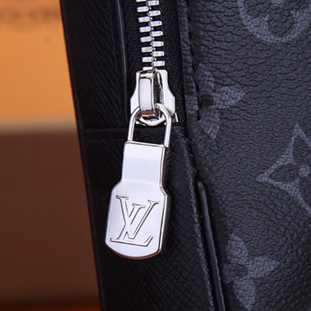 LV OUTDOOR SLINGBAG 