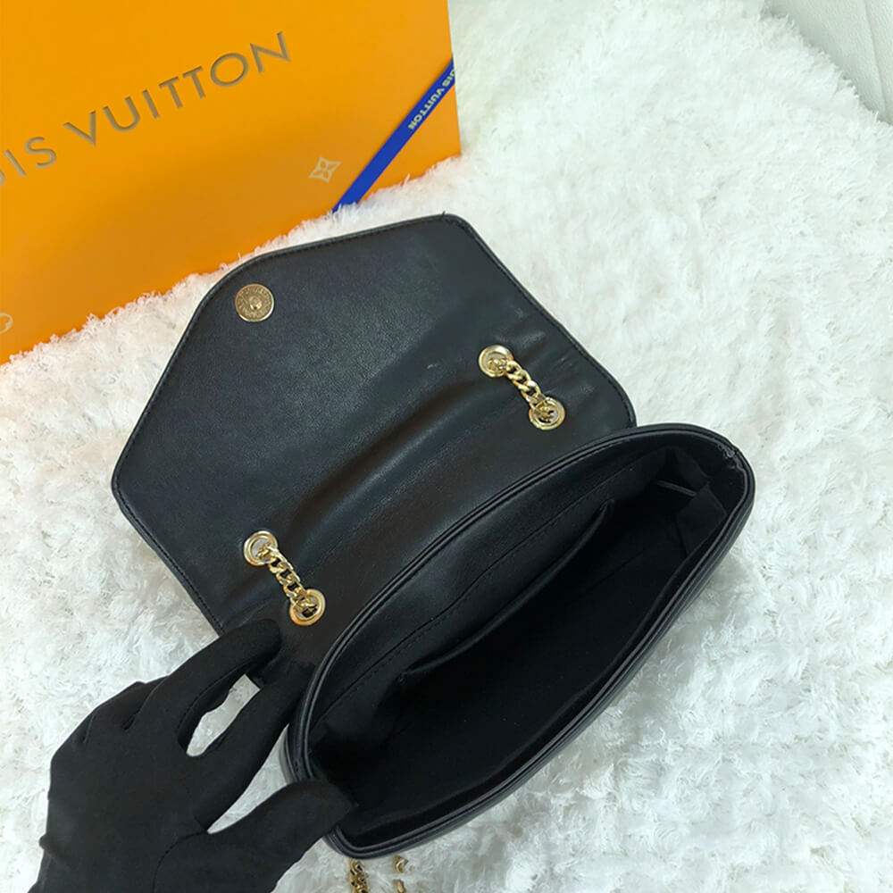 LV NEW WAVE CHAIN BAG 