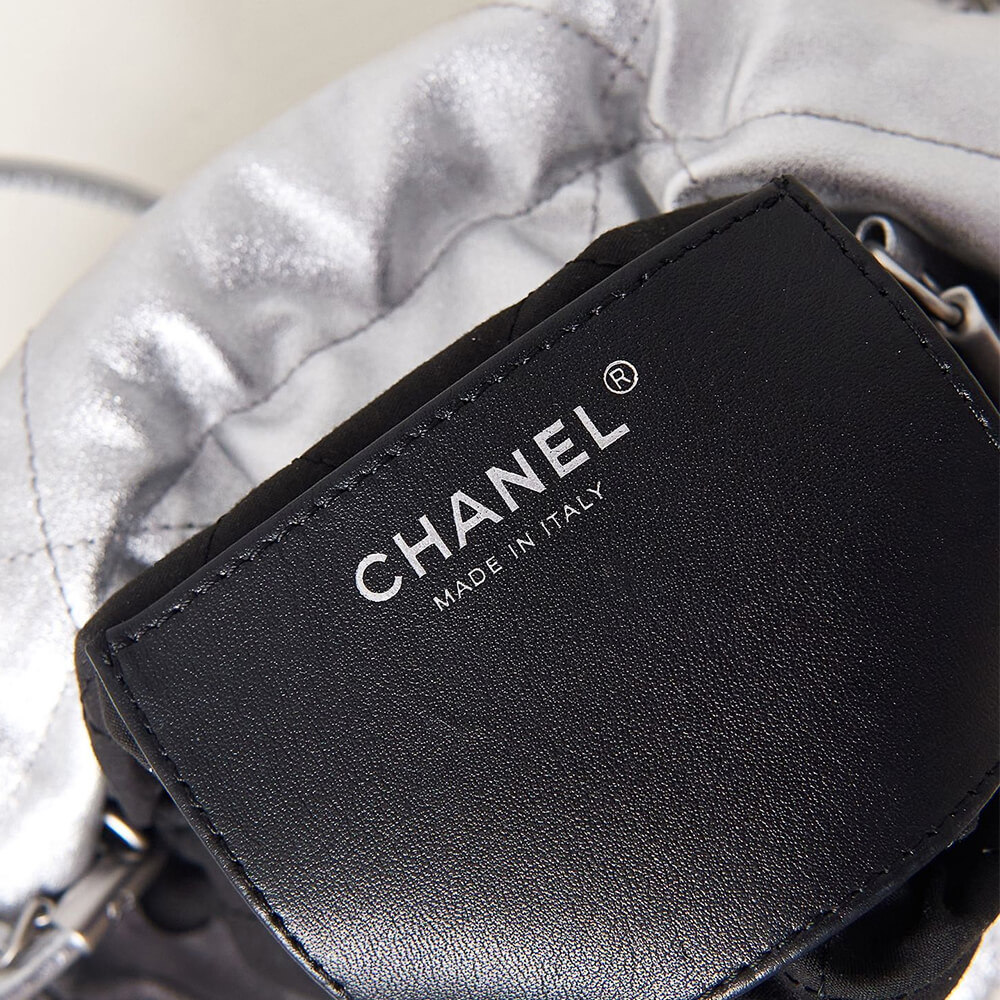 CHANEL 22 MINI HANDBAG 