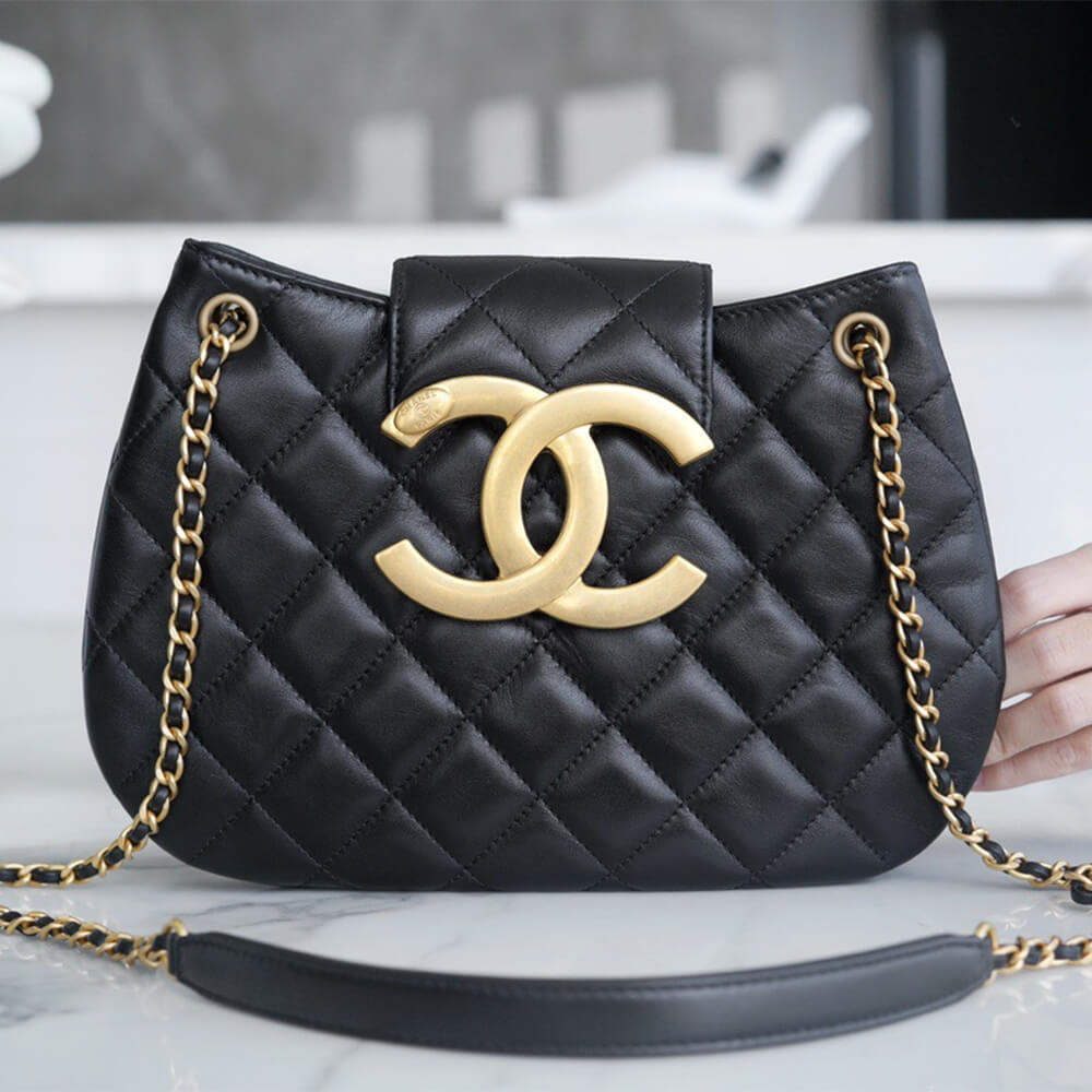 CHANEL Logo Round underarm bag 