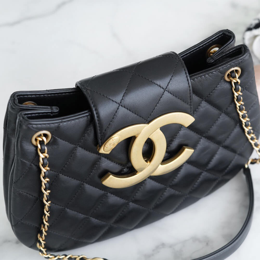 CHANEL Logo Round underarm bag 