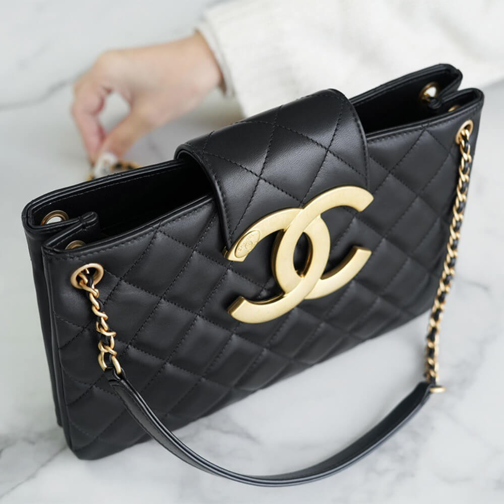 Ch*el logo shoulder bag