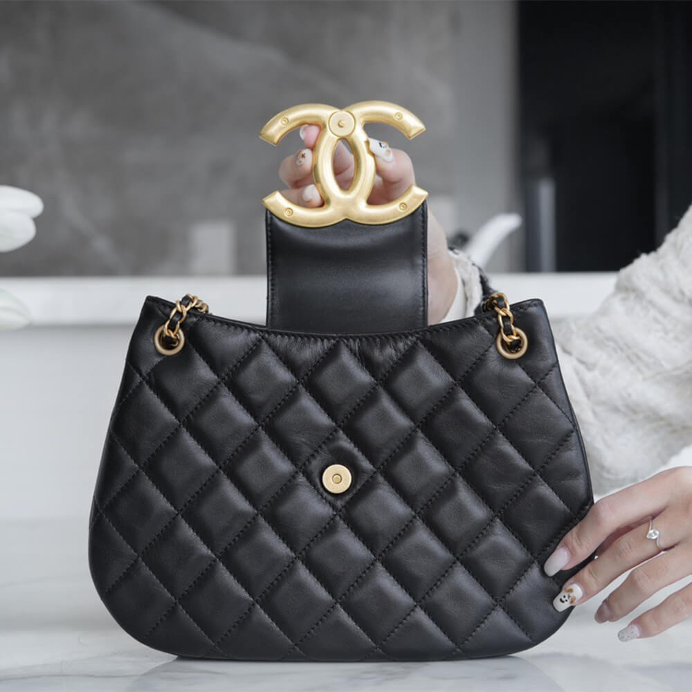 CHANEL Logo Round underarm bag 