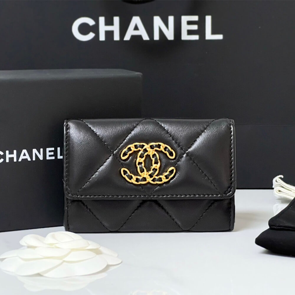 Chanel 19 flap card holder 