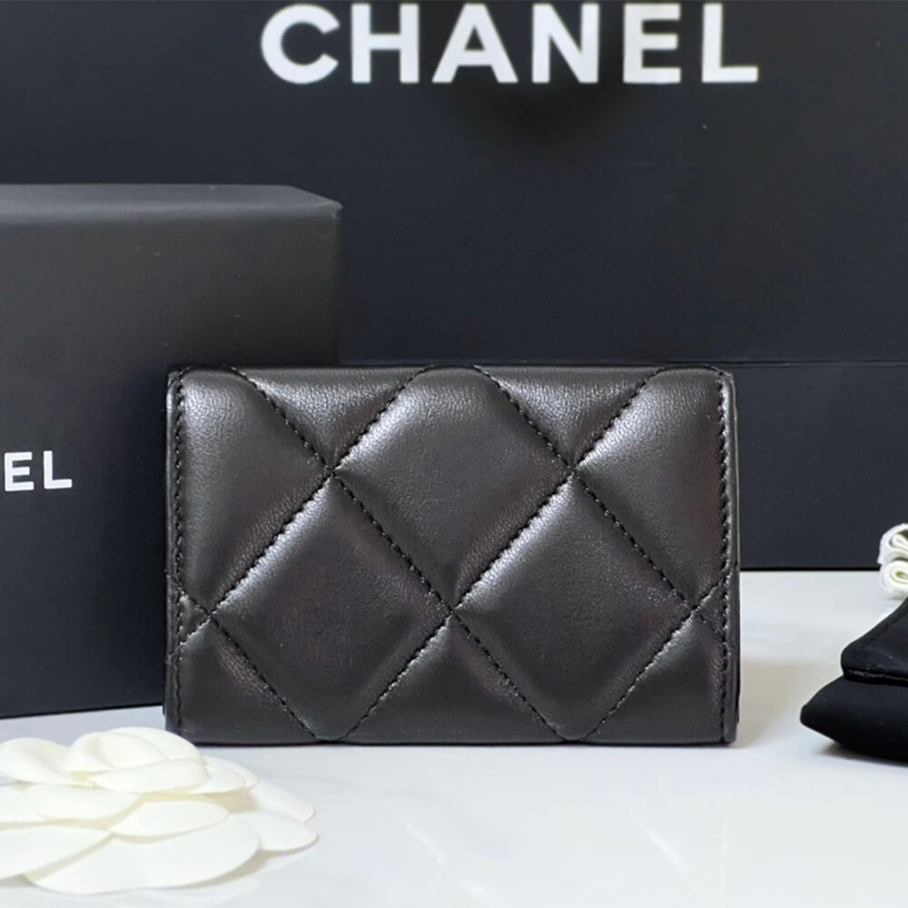 Chanel 19 flap card holder 