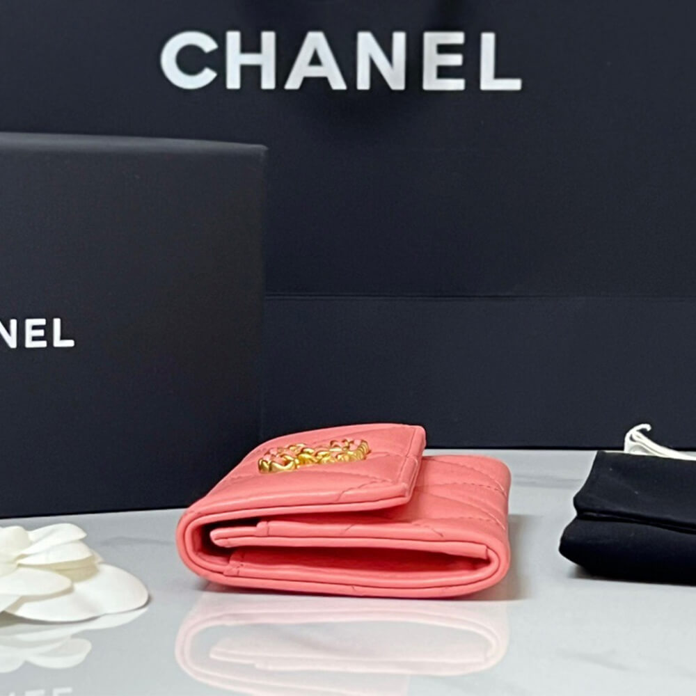 Chanel 19 flap card holder 