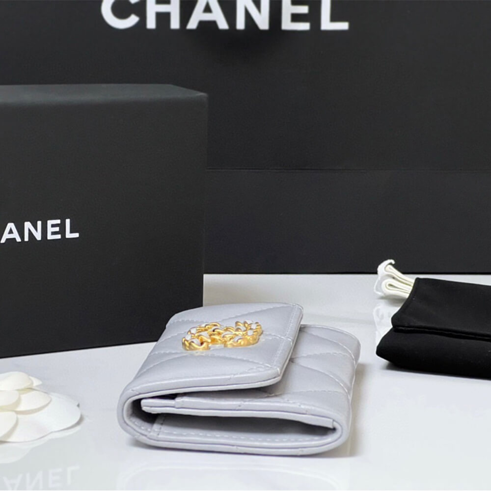 Chanel 19 flap card holder 