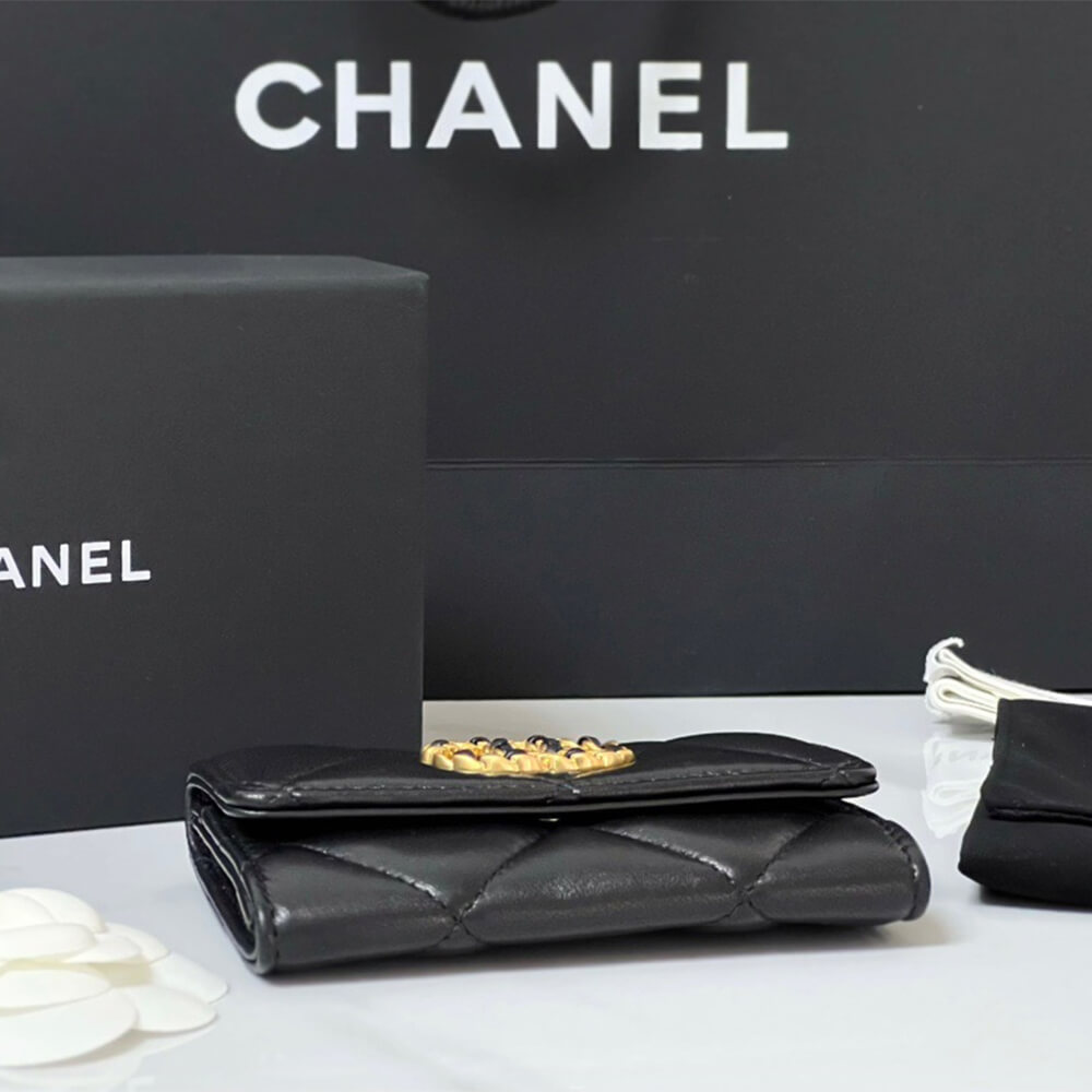 Chanel 19 flap card holder 