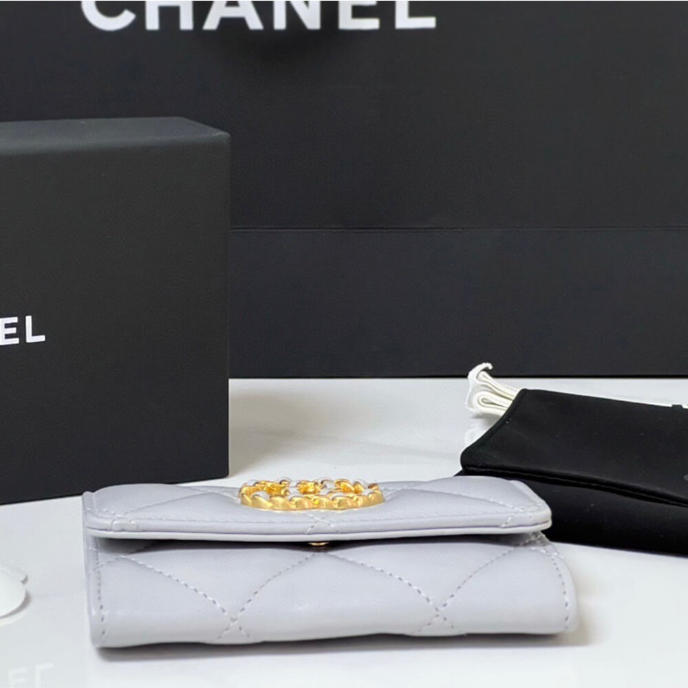 Chanel 19 flap card holder 