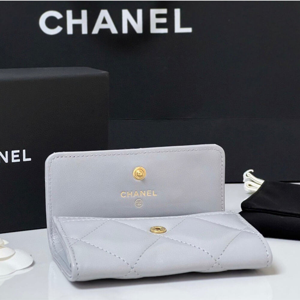 Chanel 19 flap card holder 