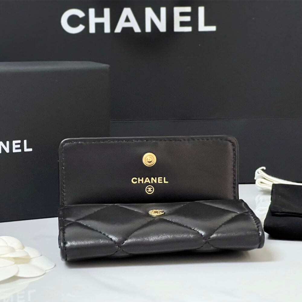 Chanel 19 flap card holder 