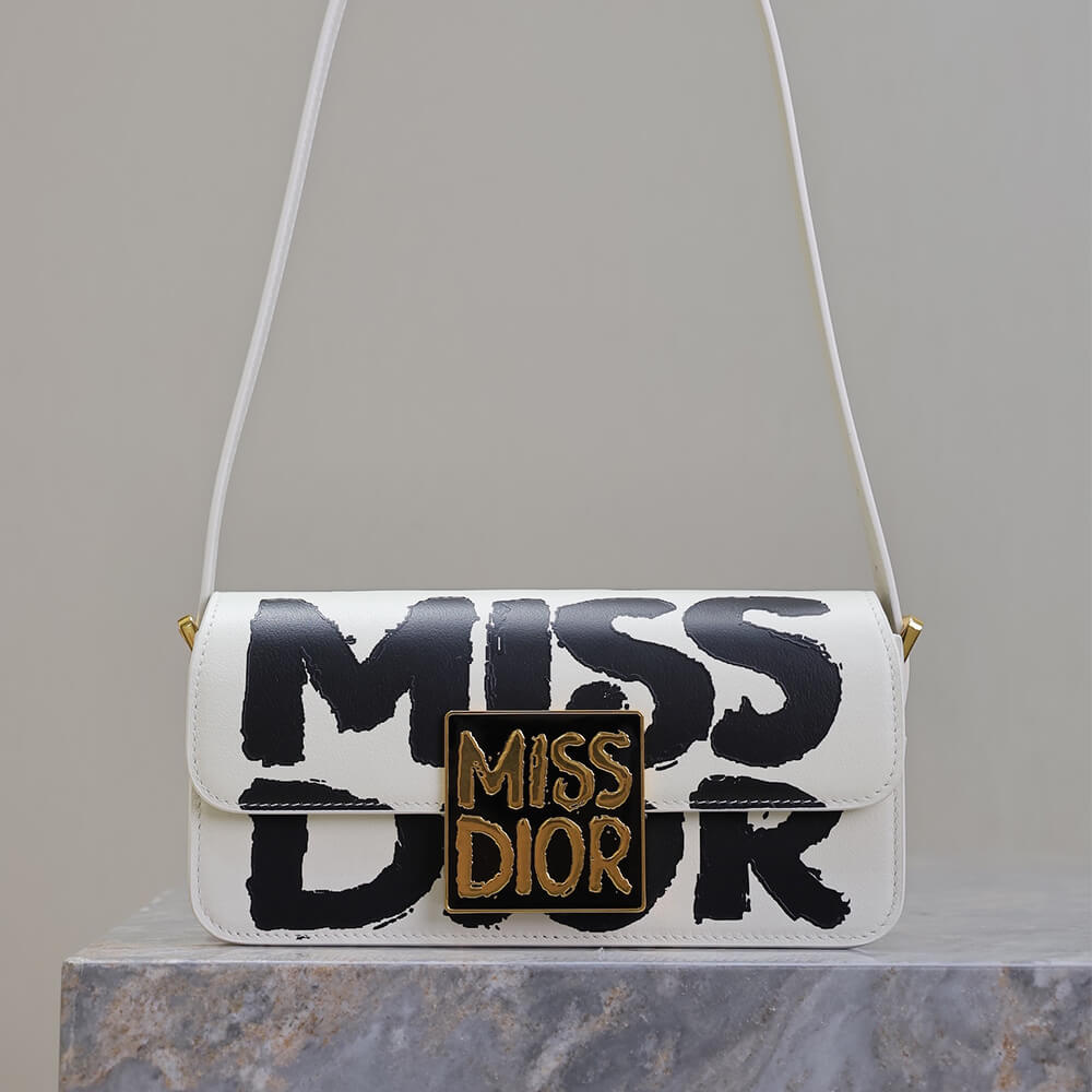 miss D*or flap bag